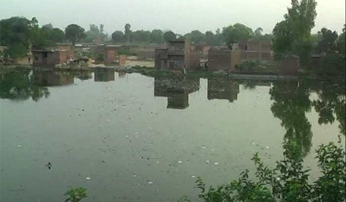 Illegal capture on pond by land mafia in farrukhabad