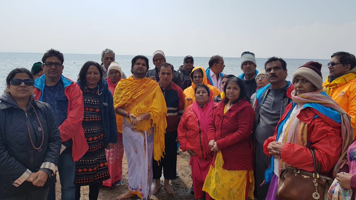kailash-mansarovar-china-unbarred-devotees-taking-dip lake-mansarovar
