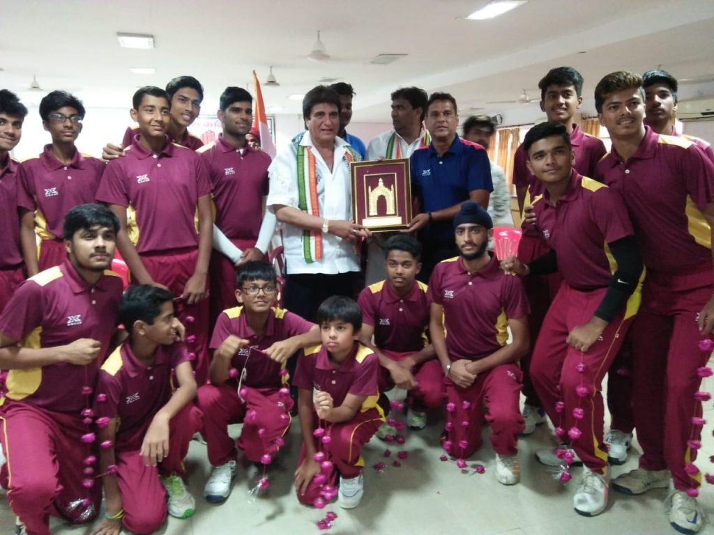 Raj Babbar meets players Cricket Academy program
