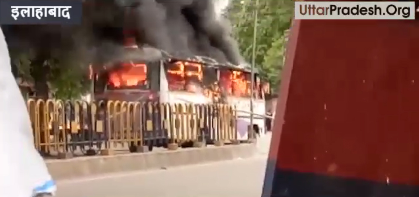 Protesters set fire in buses after advocate murder in allahabad