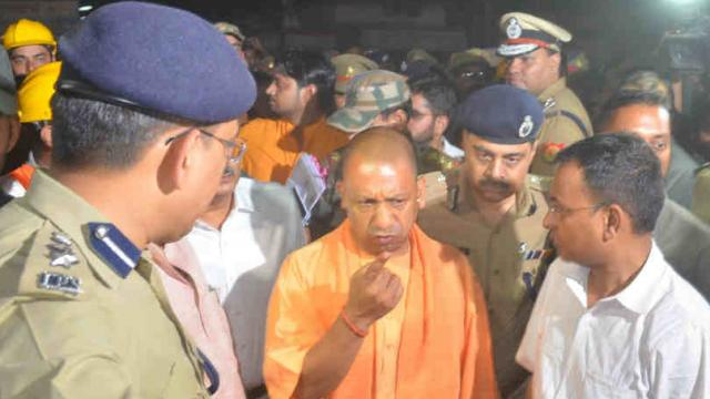 Varanasi flyover collapse: CM yogi meet to the victim