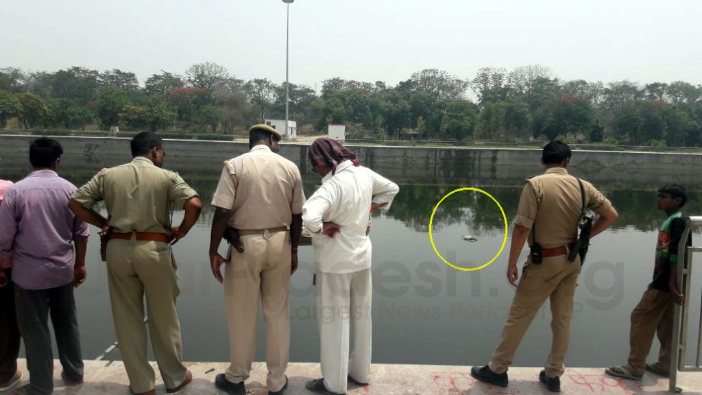 man dead body found after Murder in gomti river mahanagar video