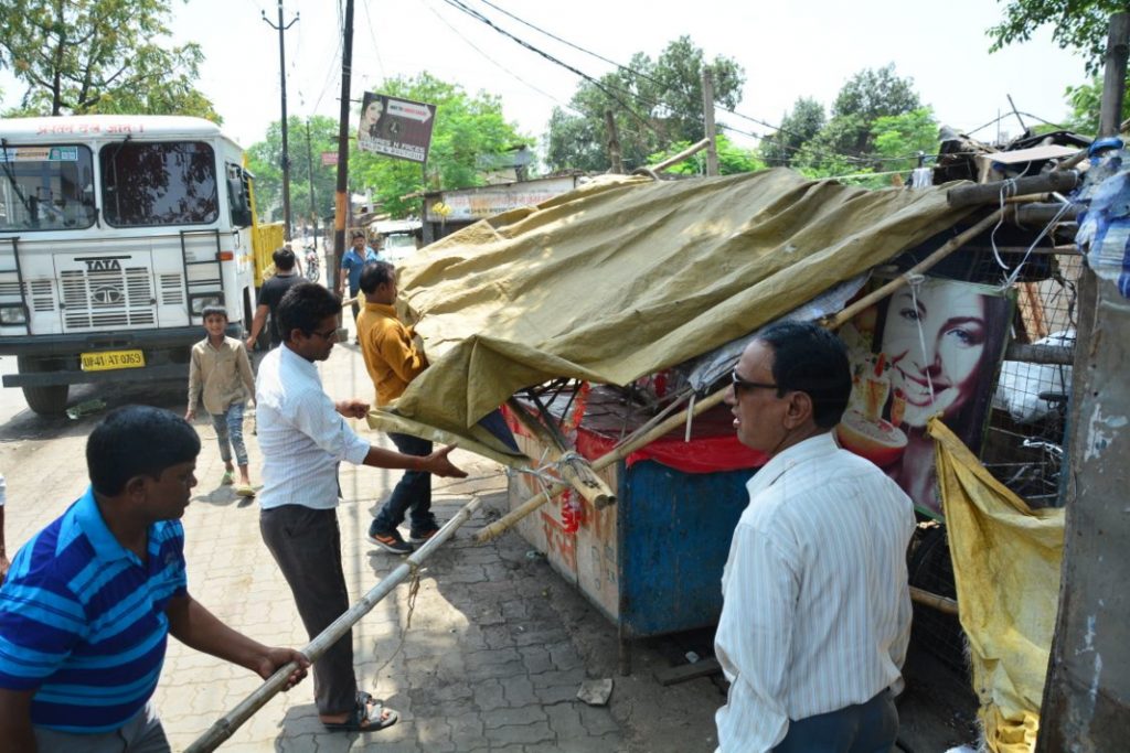 encroachment removed by nagar nigam