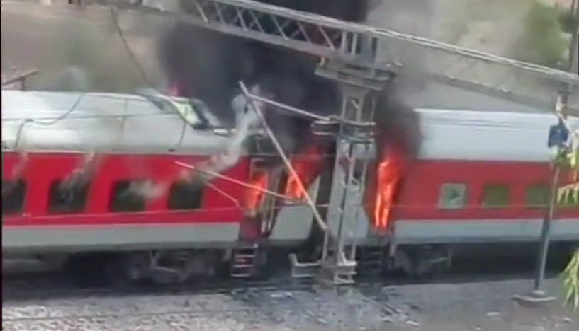 Andhra Pradesh Express Fire 4 coaches Birlanagar station Gwalior