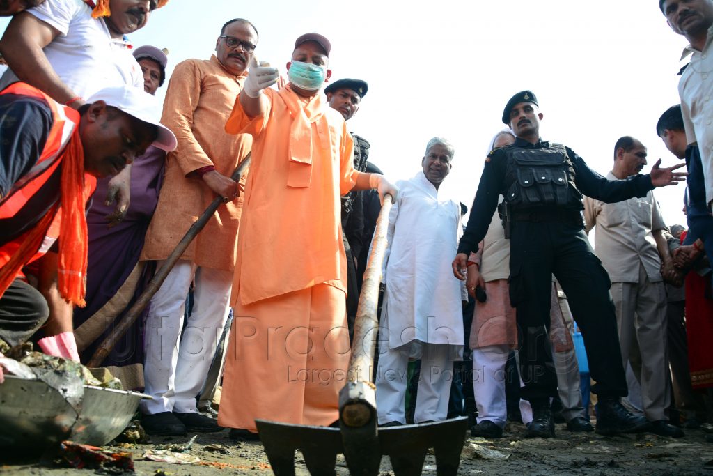 cm-yogi-launches-gomti-river-cleaning-campaign today