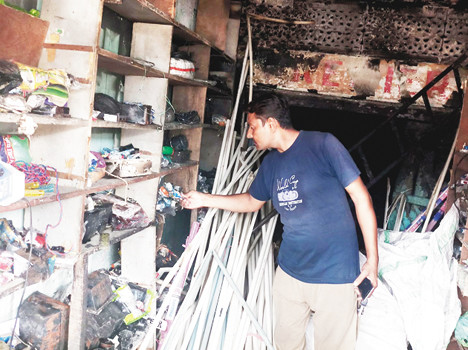 vrindavan market 3 shop burn due high voltage wire broke