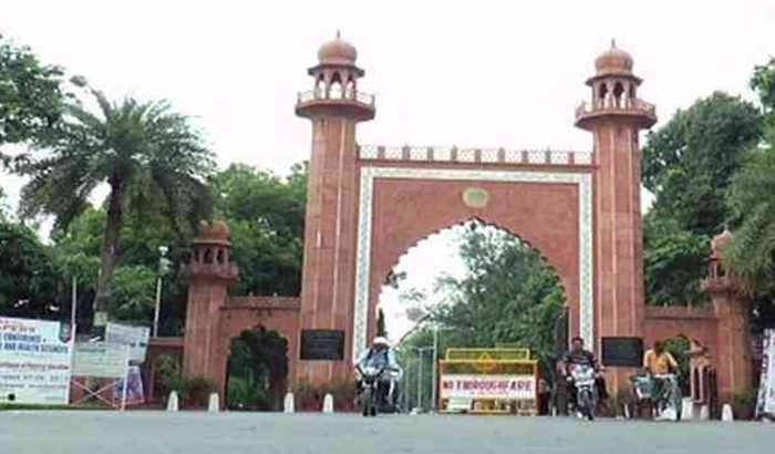 AMU हिन्दू छात्र ने कलावा देख परीक्षा से वंचित किए जाने का लगाया आरोप