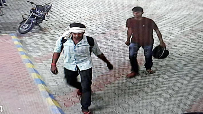 Hardoi: Robbers Looted cash from Petrol Pump shot 2 customers CCTV Footage