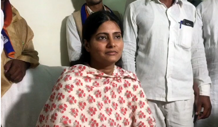 Anupriya Patel complains to CM Yogi in the case of flirting