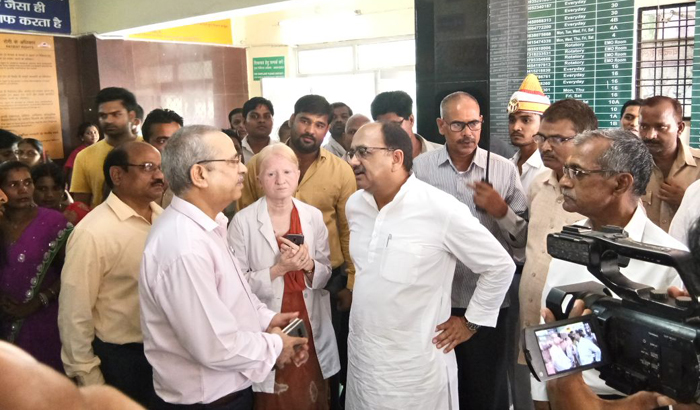 स्वास्थ्य मंत्री सिद्धार्थ नाथ सिंह निरीक्षण करने पहुंचे टीबी सप्रू अस्पताल