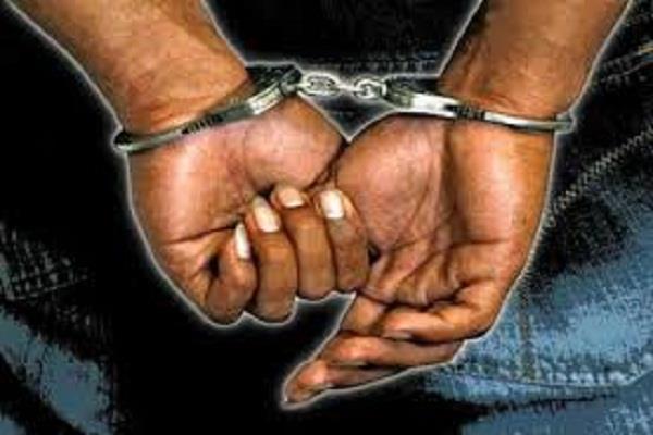 जमुनापार पुलिस ने 15 हज़ार के इनामी बदमाश को किया गिरफ्तार