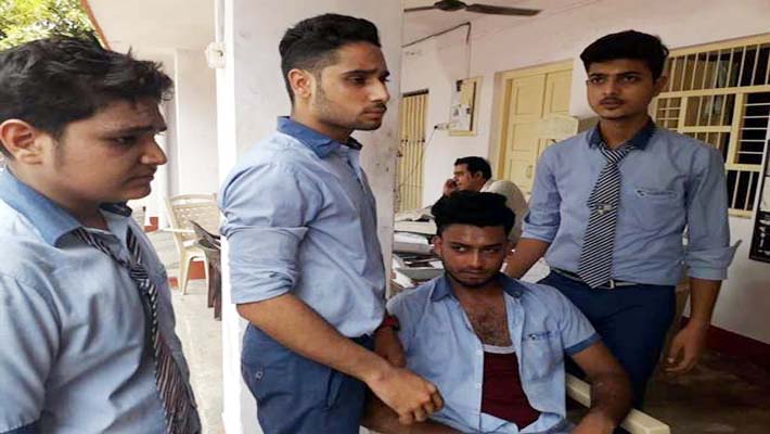 Meerut: Badmash tried to kidnap student of Spring Dales school