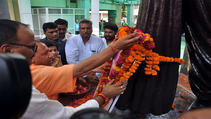 Shyama Prasad Mukherjee Birthday: Chief Minister Yogi Adityanath wreaths on statue
