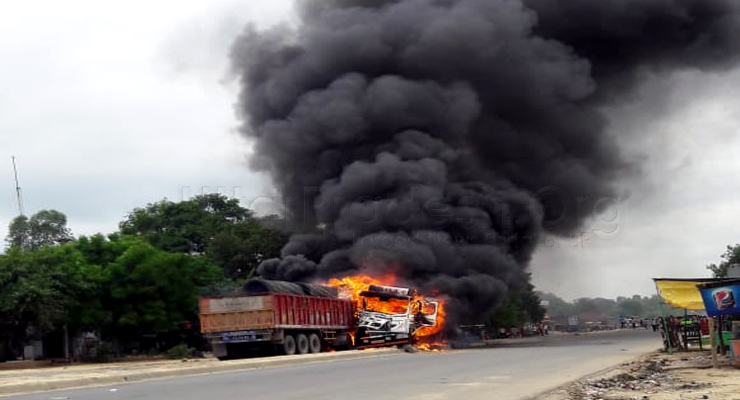 man Burnt Alive fire Breaks out Horrific collision of two trucks at NH-24