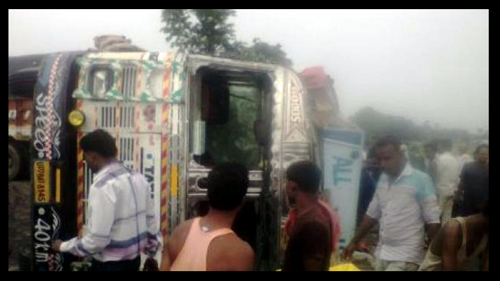 Bahraich: uncontrolled Loaded truck overturned driver injured