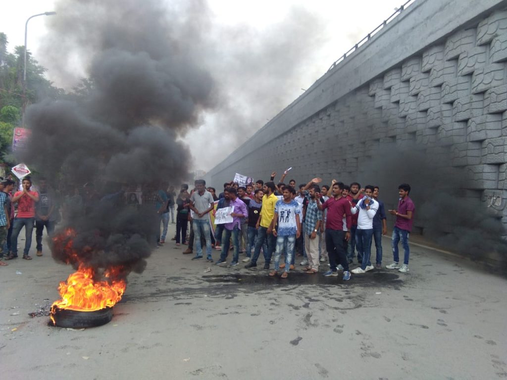 संस्कृति राय हत्याकांड में पुलिस लापरवाही को लेकर पॉलिटेक्निक छात्रों का प्रदर्शन 
