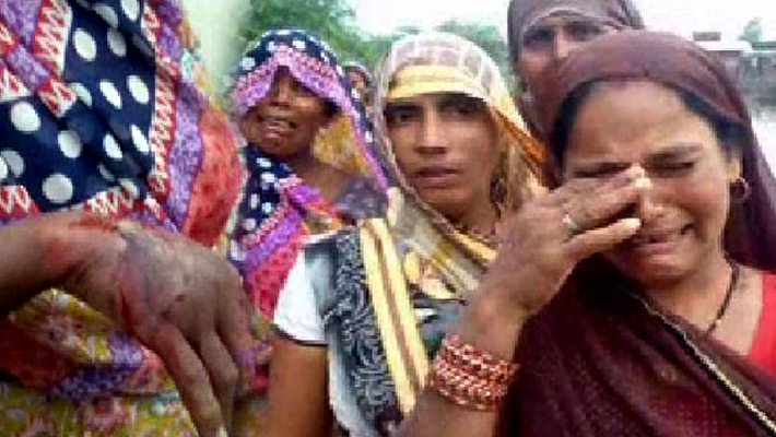 Kanpur: Police Lathicharge on Flood Victim Villagers Injured Women Screamed