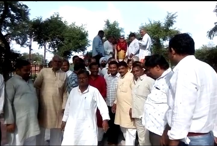 BJP worker celebrates Pandit Deendayal Upadhyaya birth anniversary