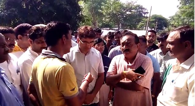 CM yogi and DM sanjay khatri condolence on senior journalist death