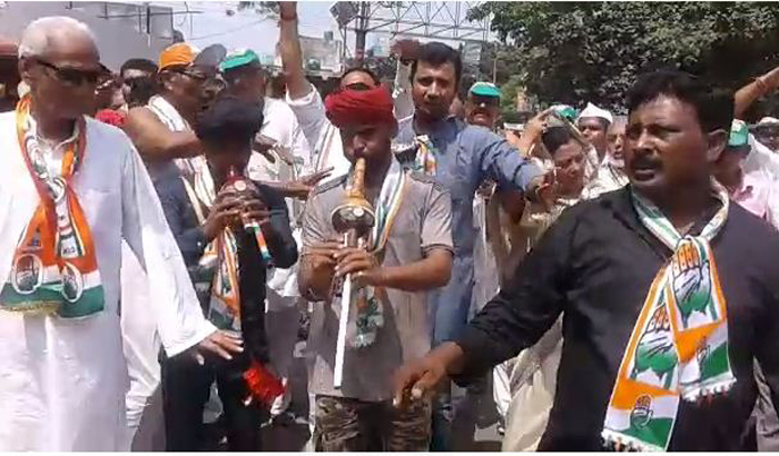 Bijnor: Congress workers protested against rising inflation