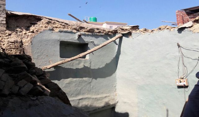 Fatehpur the roof of the house collapsed, men died