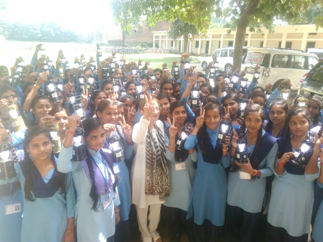 Former MP Annu Tandon has distributed solar lights among students