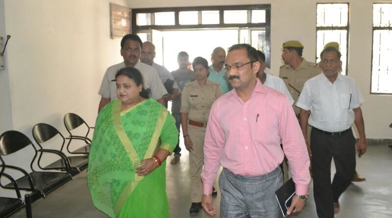 Minister Anupama Jaiswal did surprise visit to District hospital