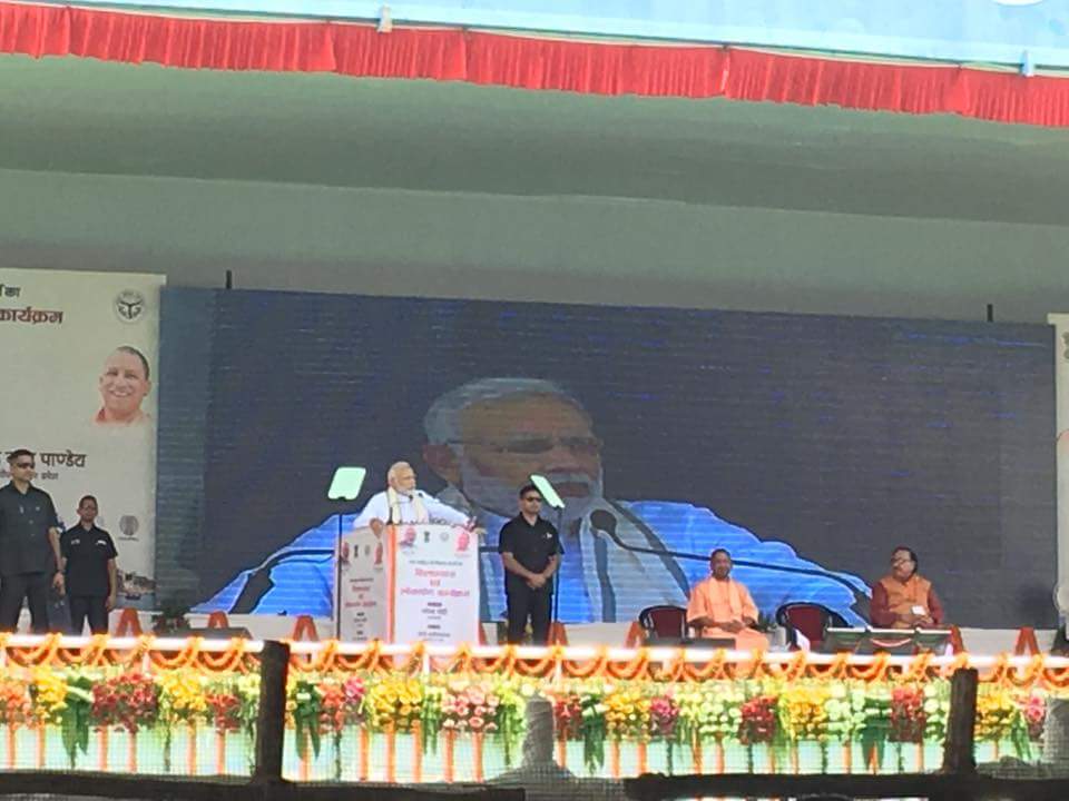 PM Modi launched 550 crores rupees projects in kashi