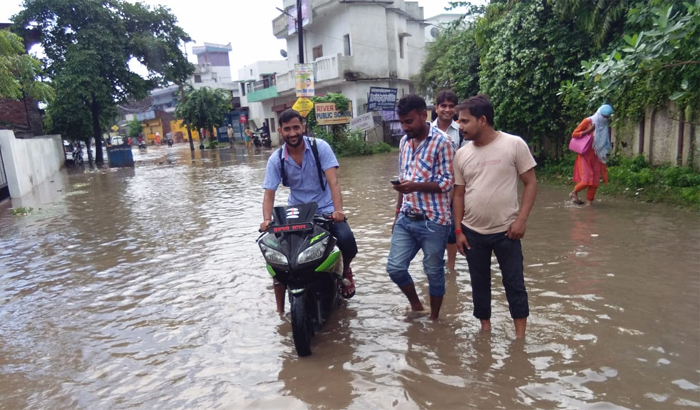 Pratapgarh Trouble to the passers with the rainstorms made by rain