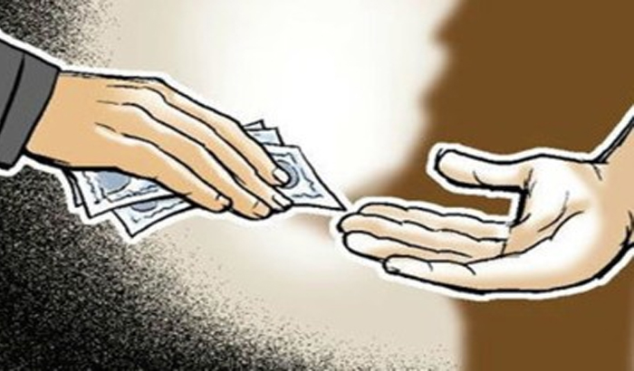 Pratapgarh: SDM has suspended the writer taking bribe