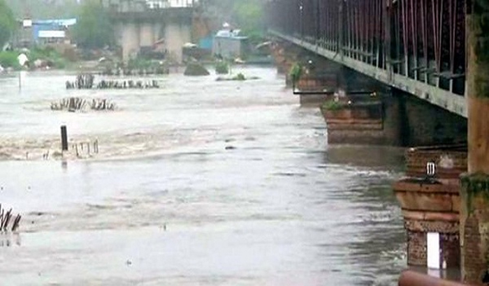Allahabad: Ganga, Yamuna water level rising rapidly, Administration alert