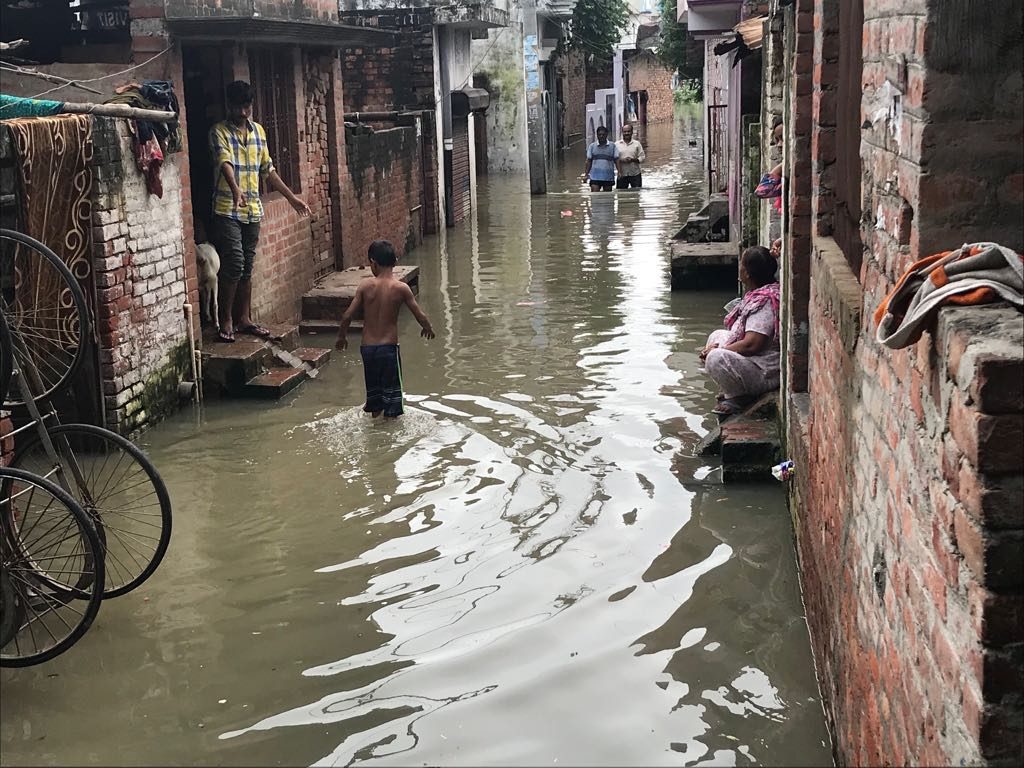 heavy rain caused water enter inside houses, people living under sky