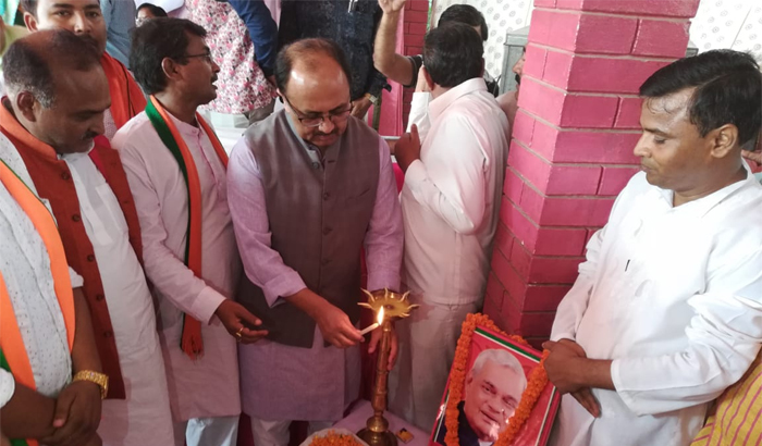 Allahabad: Kavinjali program organized in memory of Atal ji