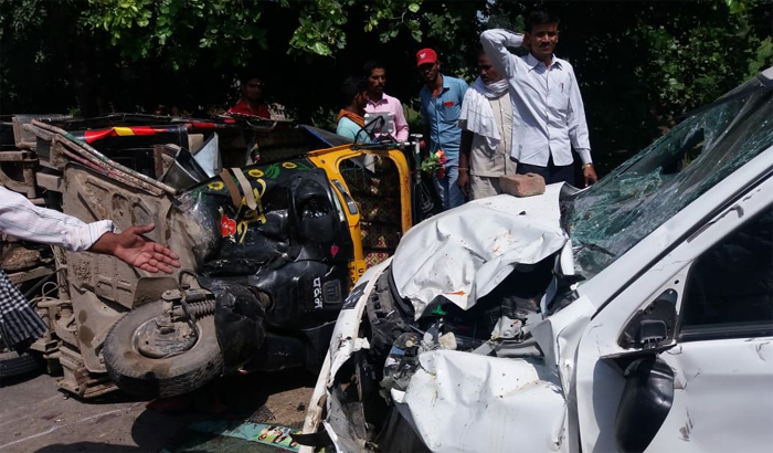 Chitrakoot: collision between the Tempo and Alto car, a dozen injured