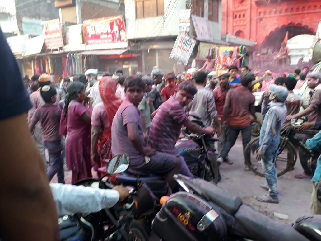 devotees danced in Ganesha immersion Traffic affected