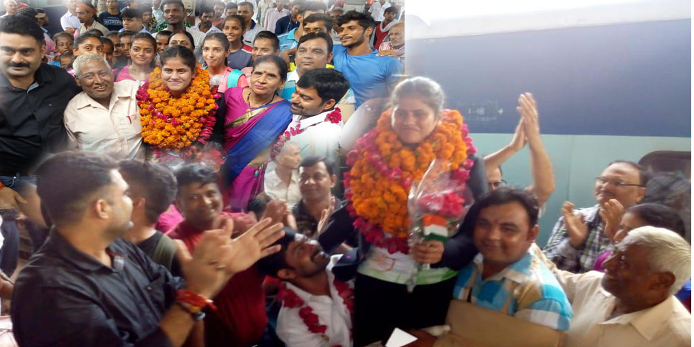 Jyoti Shukla wins at Asian Games returned home welcomed by family