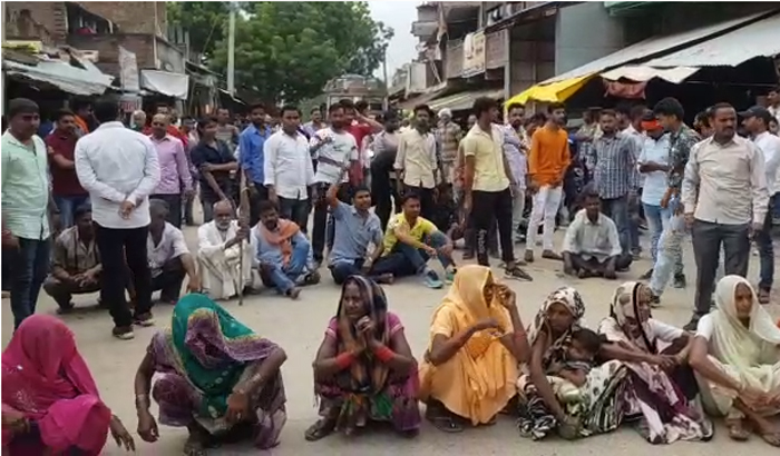 Pratapgarh: BJP workers encroached on Sanggipur police station