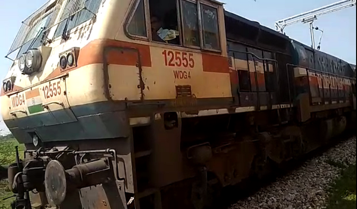 passenger train engine failed, many trains delayed