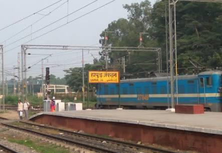 Loot in train by feeding poisonous substance passenger in hospital