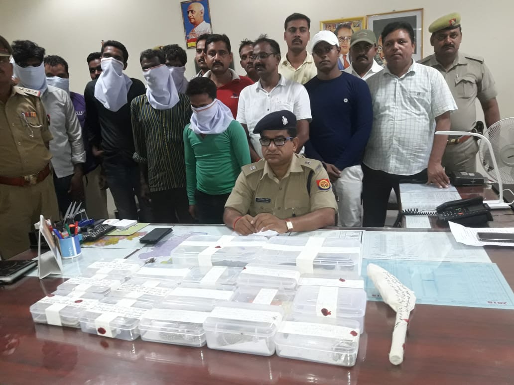 police arrested gang of 6 dacoits including 2 wanted