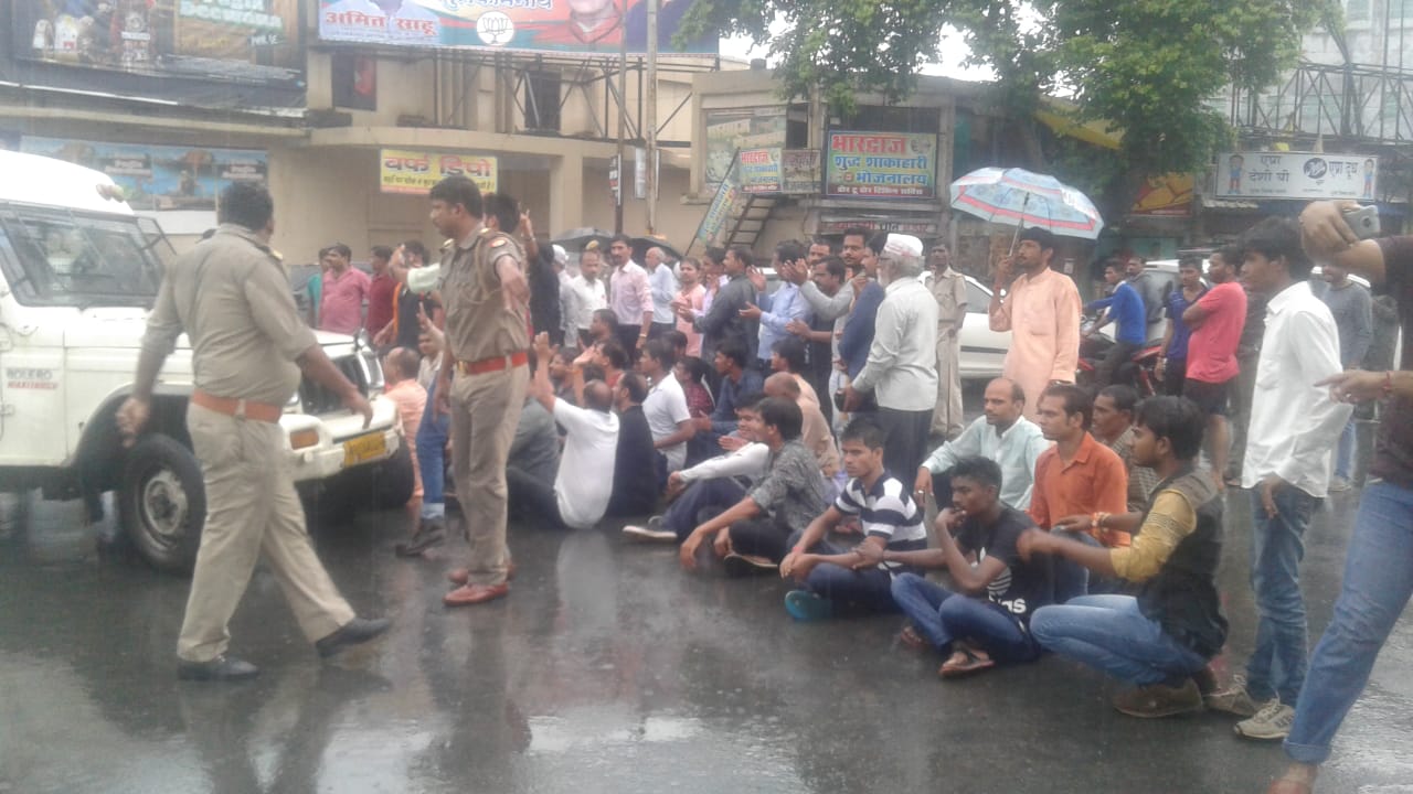 protest against SC ST Act people on road traffic jam