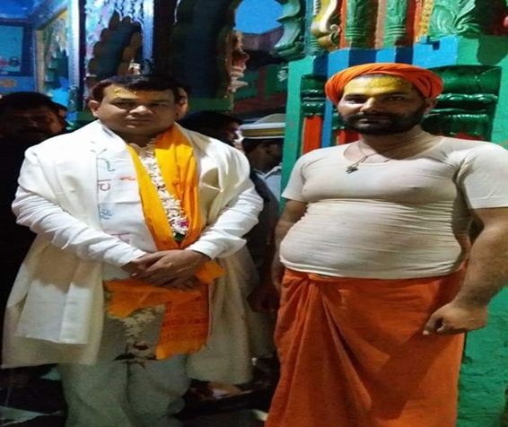 Suresh Pasi prayed at Hanuman Garhi in Ayodhya