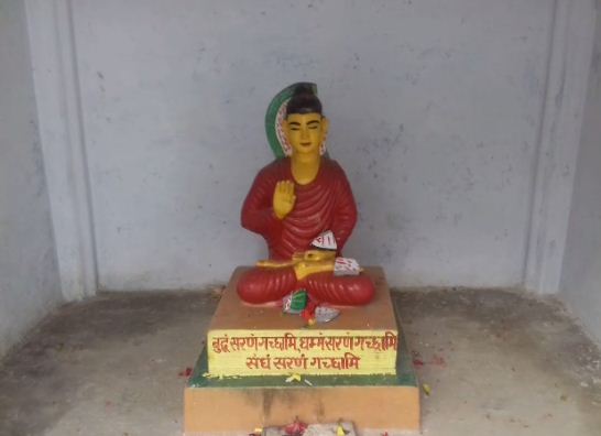 villagers angry on Gautam Buddha and Jahveer Baba broken statue