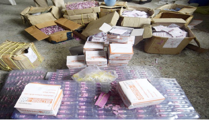 कानपुर देहात : सहायक आयुक्त औषधि की अगुवाई में ड्रग इंस्पेक्टरो ने की छापेमारी