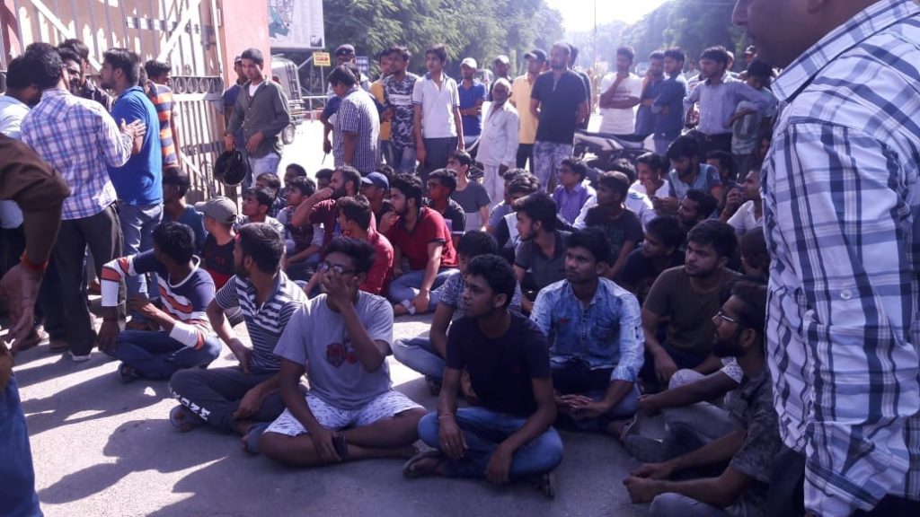 BHU student protest on main gate for classmate death