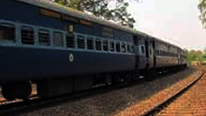 Chitrakoot Express Engine Failed Unnao Railway Station