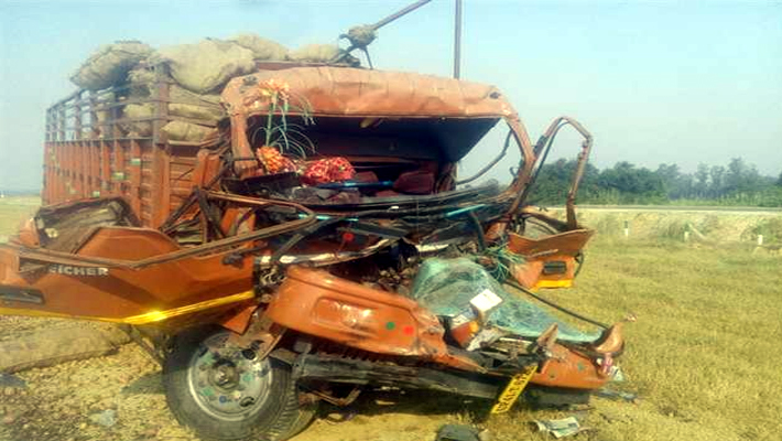 Two Died Truck collide with Trailer At Lucknow-Agra Express-Way