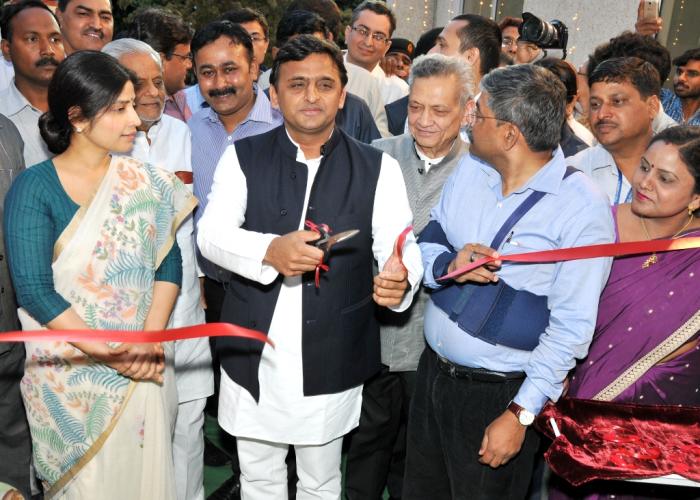 akhilesh and dimple yadav launch natural gas products company
