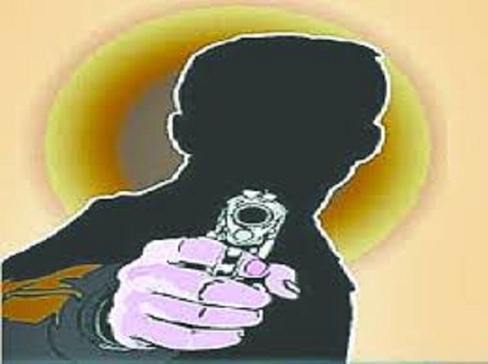 man died gun to shot another injured seriously in Jaunpur