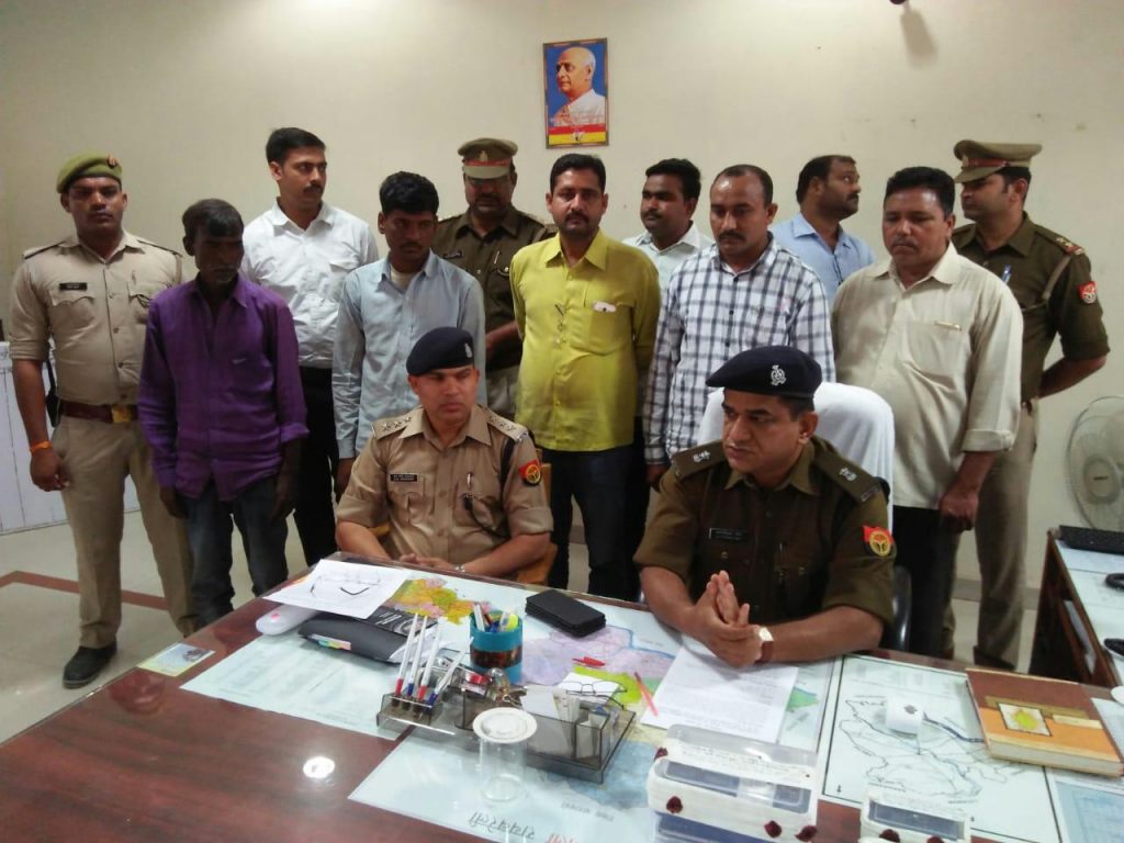 police and swat team arrested 2 robbers in Rae Bareli